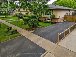 14 WOODEDEN ROAD Grimsby, ON L3M 4N4