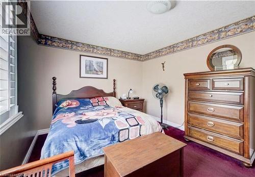 Bedroom featuring plantation shutters and a patterned wall border - 599 Coldstream Drive, Waterloo, ON - Indoor Photo Showing Bedroom