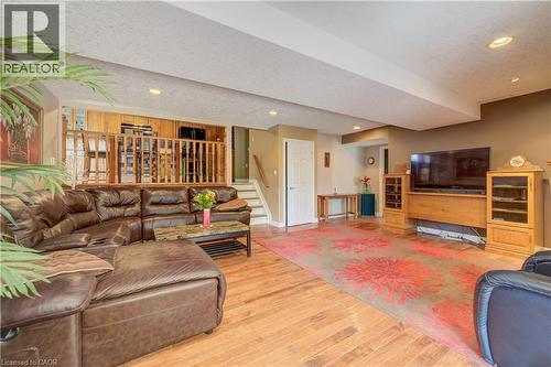 Hardwood-finish flooring throughout, featuring a recessed entertainment area with built-in cabinetry - 599 Coldstream Drive, Waterloo, ON - Indoor