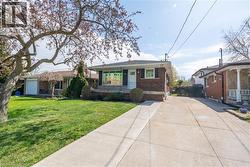 23 TYRONE Drive  Hamilton, ON L9C 2M6