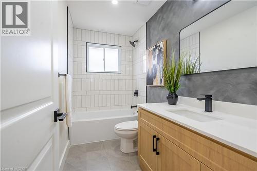23 Tyrone Drive, Hamilton, ON - Indoor Photo Showing Bathroom