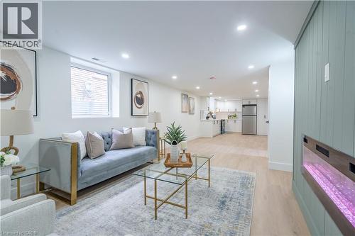 23 Tyrone Drive, Hamilton, ON - Indoor Photo Showing Living Room