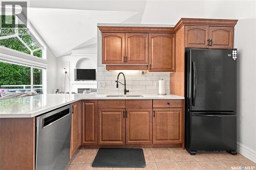 102 Brookdale Crescent, Saskatoon, SK - Indoor Photo Showing Kitchen With Double Sink