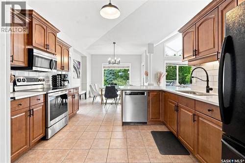102 Brookdale Crescent, Saskatoon, SK - Indoor Photo Showing Kitchen