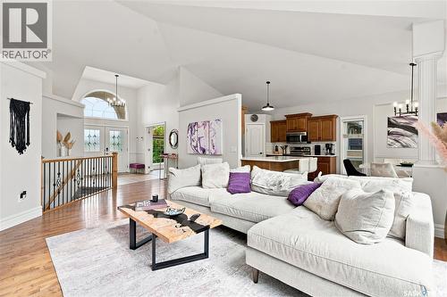 102 Brookdale Crescent, Saskatoon, SK - Indoor Photo Showing Living Room