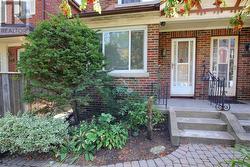 301 DAVISVILLE AVENUE  Toronto, ON M4S 1H1