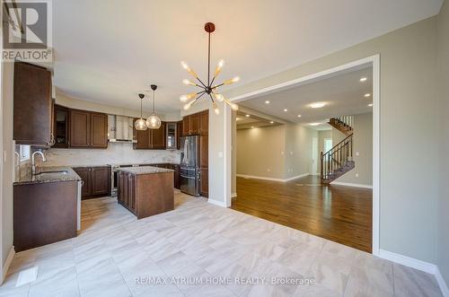 396 Thomas Phillips Drive, Aurora, ON - Indoor Photo Showing Kitchen