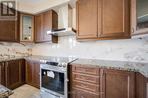 396 Thomas Phillips Drive, Aurora, ON - Indoor Photo Showing Kitchen