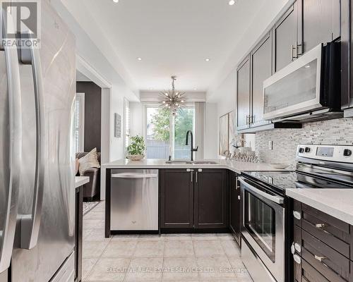 2 Nectarlane Avenue, Caledon, ON - Indoor Photo Showing Kitchen With Stainless Steel Kitchen With Upgraded Kitchen