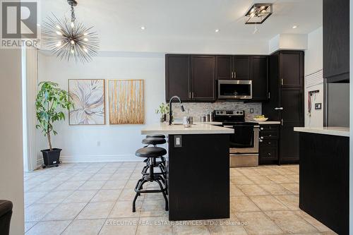 2 Nectarlane Avenue, Caledon, ON - Indoor Photo Showing Kitchen With Upgraded Kitchen
