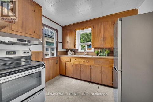 73 Seventeenth Street, Toronto, ON - Indoor Photo Showing Kitchen
