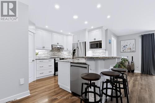 659 Cherrywood Drive, Burlington, ON - Indoor Photo Showing Kitchen With Upgraded Kitchen