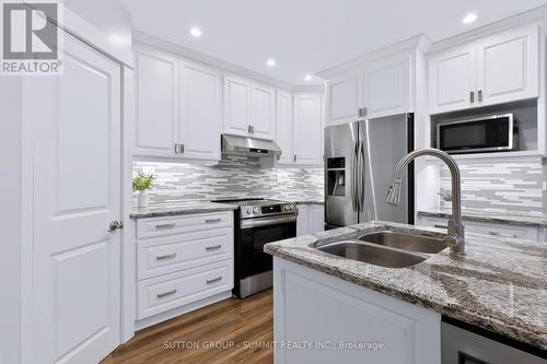 659 Cherrywood Drive, Burlington, ON - Indoor Photo Showing Kitchen With Double Sink With Upgraded Kitchen