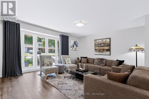 659 Cherrywood Drive, Burlington, ON - Indoor Photo Showing Living Room
