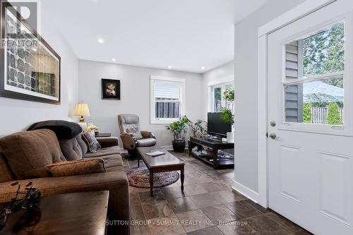 659 Cherrywood Drive, Burlington, ON - Indoor Photo Showing Living Room