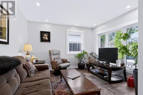 659 Cherrywood Drive, Burlington, ON - Indoor Photo Showing Living Room