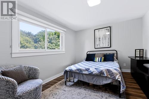 659 Cherrywood Drive, Burlington, ON - Indoor Photo Showing Bedroom