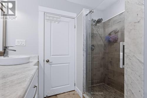 659 Cherrywood Drive, Burlington, ON - Indoor Photo Showing Bathroom