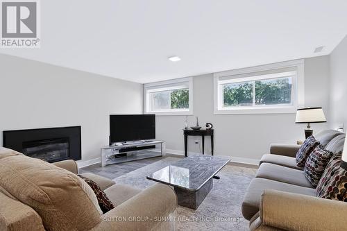 659 Cherrywood Drive, Burlington, ON - Indoor Photo Showing Living Room With Fireplace