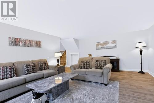 659 Cherrywood Drive, Burlington, ON - Indoor Photo Showing Living Room