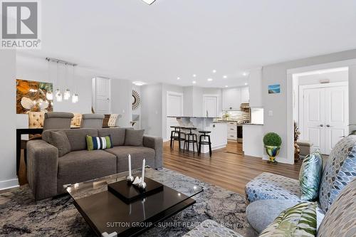 659 Cherrywood Drive, Burlington, ON - Indoor Photo Showing Living Room