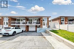 3126 REDBANK CRESCENT  Mississauga, ON L4T 1V1