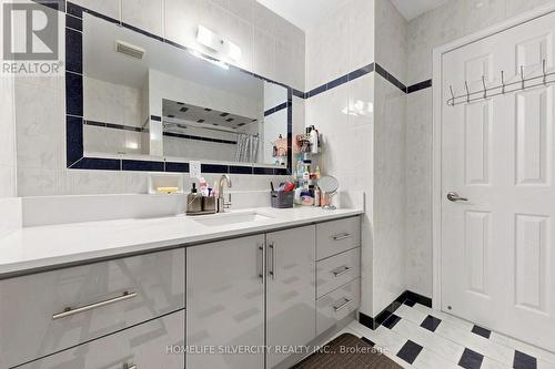 3126 Redbank Crescent, Mississauga, ON - Indoor Photo Showing Bathroom
