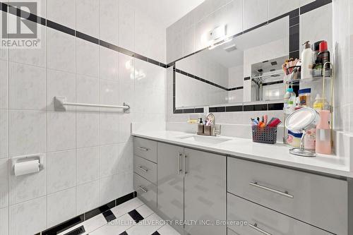 3126 Redbank Crescent, Mississauga, ON - Indoor Photo Showing Bathroom