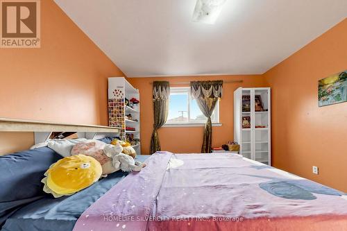3126 Redbank Crescent, Mississauga, ON - Indoor Photo Showing Bedroom