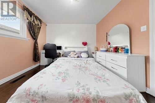 3126 Redbank Crescent, Mississauga, ON - Indoor Photo Showing Bedroom