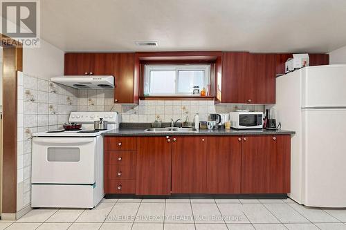 3126 Redbank Crescent, Mississauga, ON - Indoor Photo Showing Kitchen With Double Sink