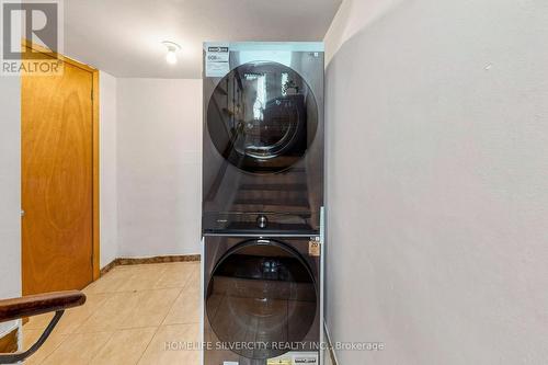 3126 Redbank Crescent, Mississauga, ON - Indoor Photo Showing Laundry Room