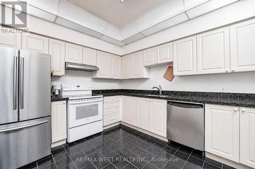 Ph103 - 8 Lee Centre Drive, Toronto, ON - Indoor Photo Showing Kitchen