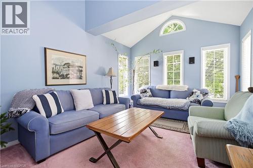131 Huntingwood Avenue, Hamilton, ON - Indoor Photo Showing Living Room