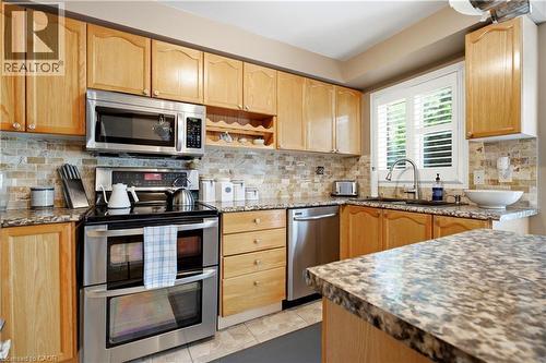 131 Huntingwood Avenue, Hamilton, ON - Indoor Photo Showing Kitchen