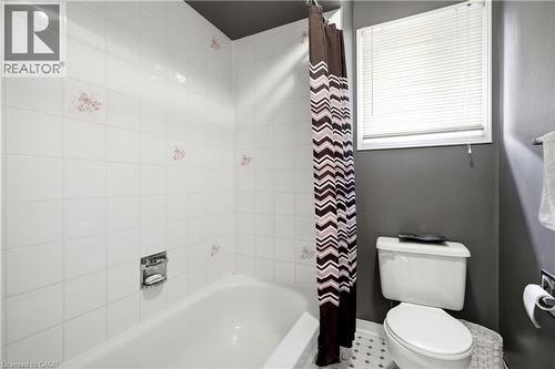 131 Huntingwood Avenue, Hamilton, ON - Indoor Photo Showing Bathroom