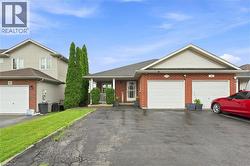 13 GOLDEN ACRES Drive  Smithville, ON L0R 2A0