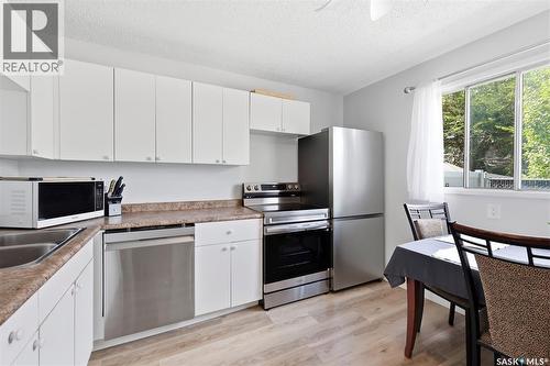 A & B 414 Gardiner Place, Saskatoon, SK - Indoor Photo Showing Kitchen With Double Sink