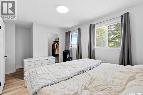 A & B 414 Gardiner Place, Saskatoon, SK - Indoor Photo Showing Bedroom
