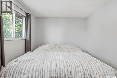 A & B 414 Gardiner Place, Saskatoon, SK - Indoor Photo Showing Bedroom