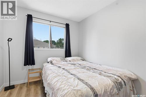 A & B 414 Gardiner Place, Saskatoon, SK - Indoor Photo Showing Bedroom