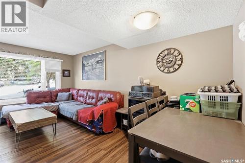 A & B 414 Gardiner Place, Saskatoon, SK - Indoor Photo Showing Living Room