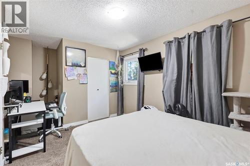 A & B 414 Gardiner Place, Saskatoon, SK - Indoor Photo Showing Bedroom