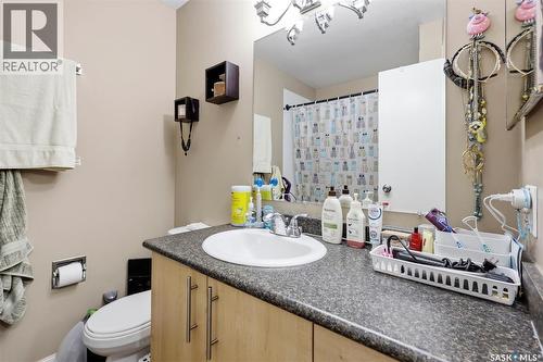 A & B 414 Gardiner Place, Saskatoon, SK - Indoor Photo Showing Bathroom