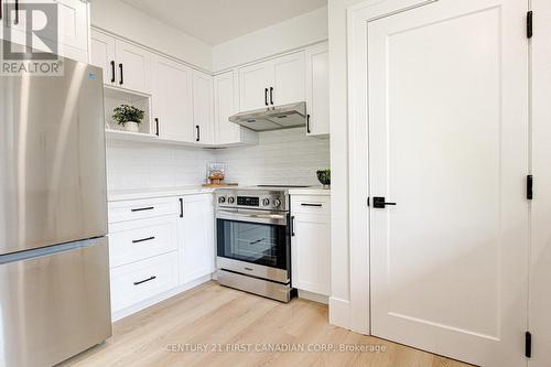189 Eighth Avenue, Kitchener, ON - Indoor Photo Showing Kitchen