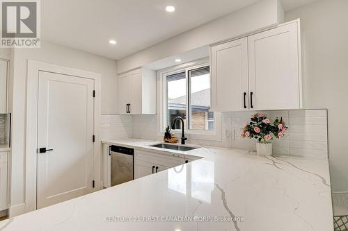 189 Eighth Avenue, Kitchener, ON - Indoor Photo Showing Kitchen
