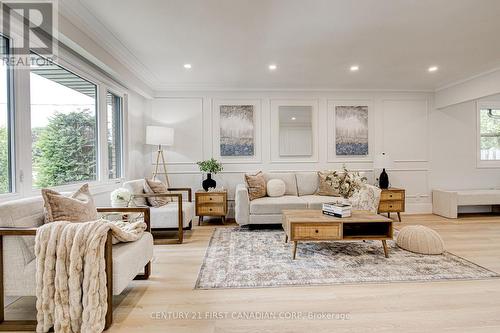 189 Eighth Avenue, Kitchener, ON - Indoor Photo Showing Living Room