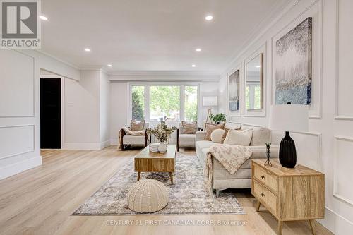 189 Eighth Avenue, Kitchener, ON - Indoor Photo Showing Living Room