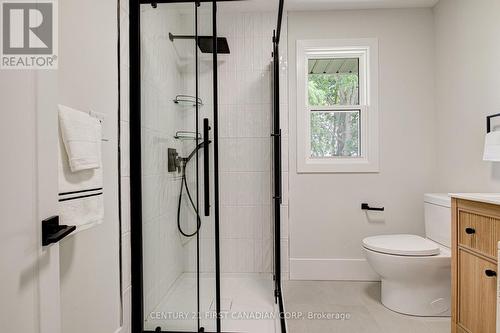 189 Eighth Avenue, Kitchener, ON - Indoor Photo Showing Bathroom