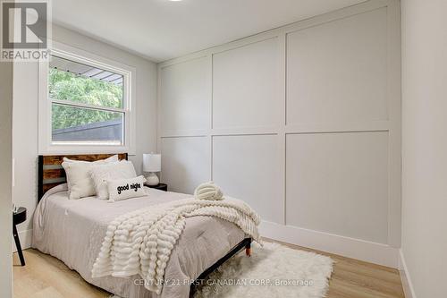 189 Eighth Avenue, Kitchener, ON - Indoor Photo Showing Bedroom
